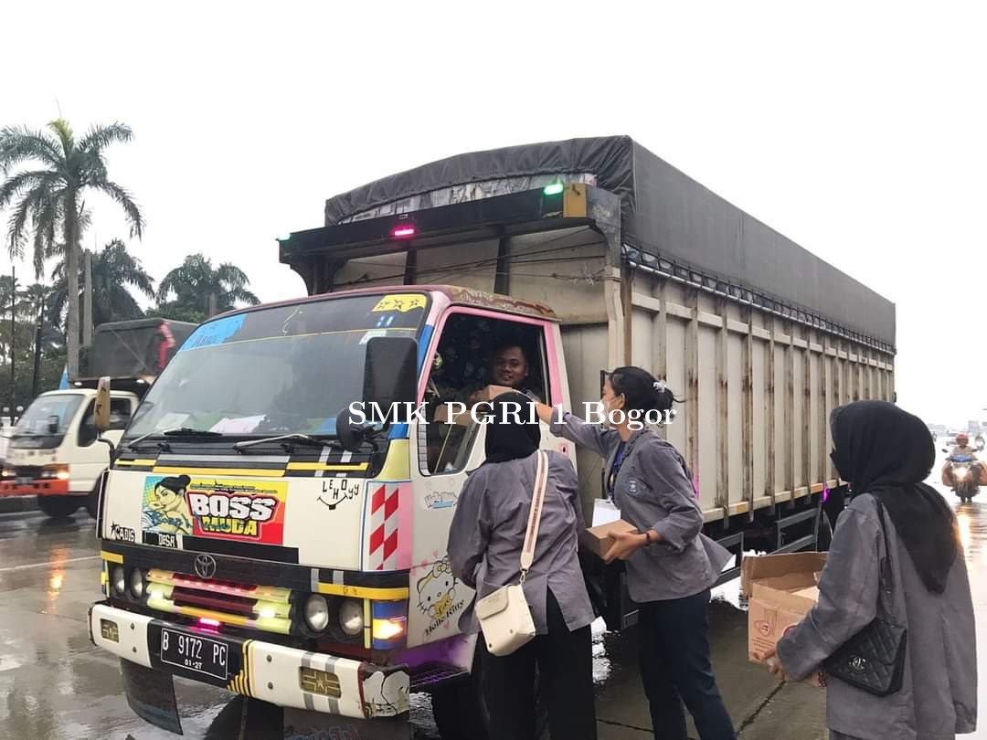 Kegiatan Bagi - Bagi Takjil Osis dan SMK PGRI 1 Kota Bogor